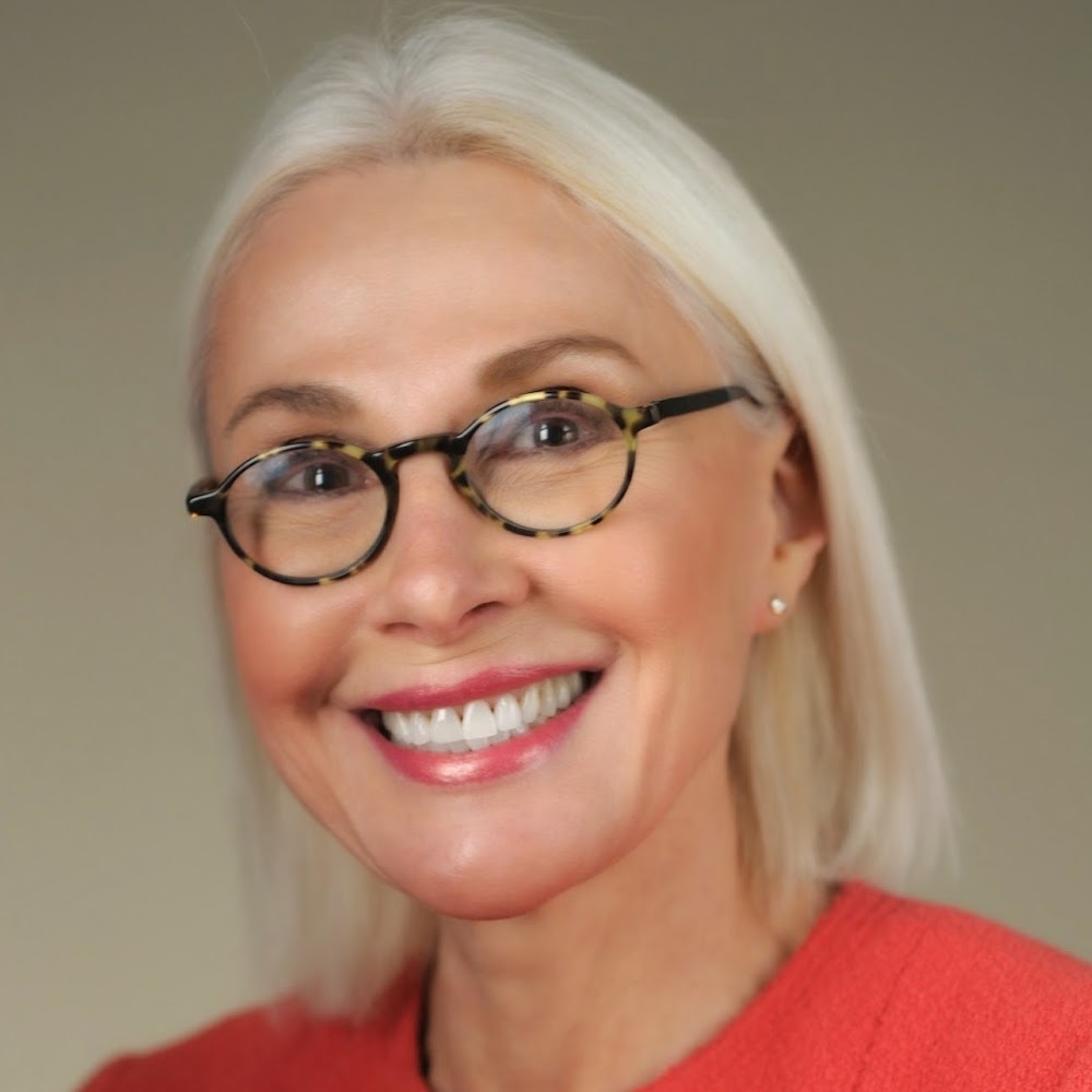 Meet your Posher, Carolyn